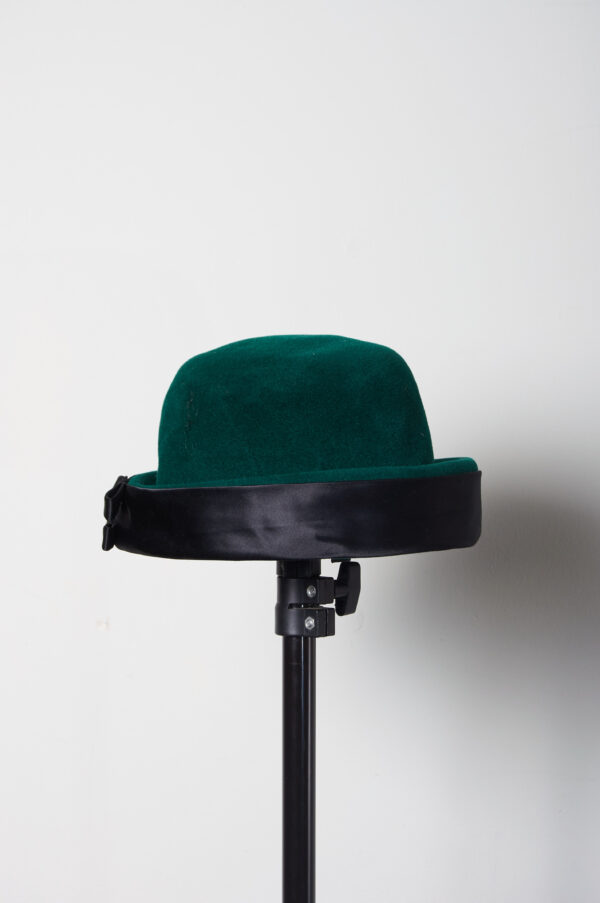 Sombrero verde con cinto negro (56 cm) - Imagen 2