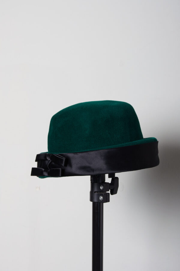 Sombrero verde con cinto negro (56 cm)