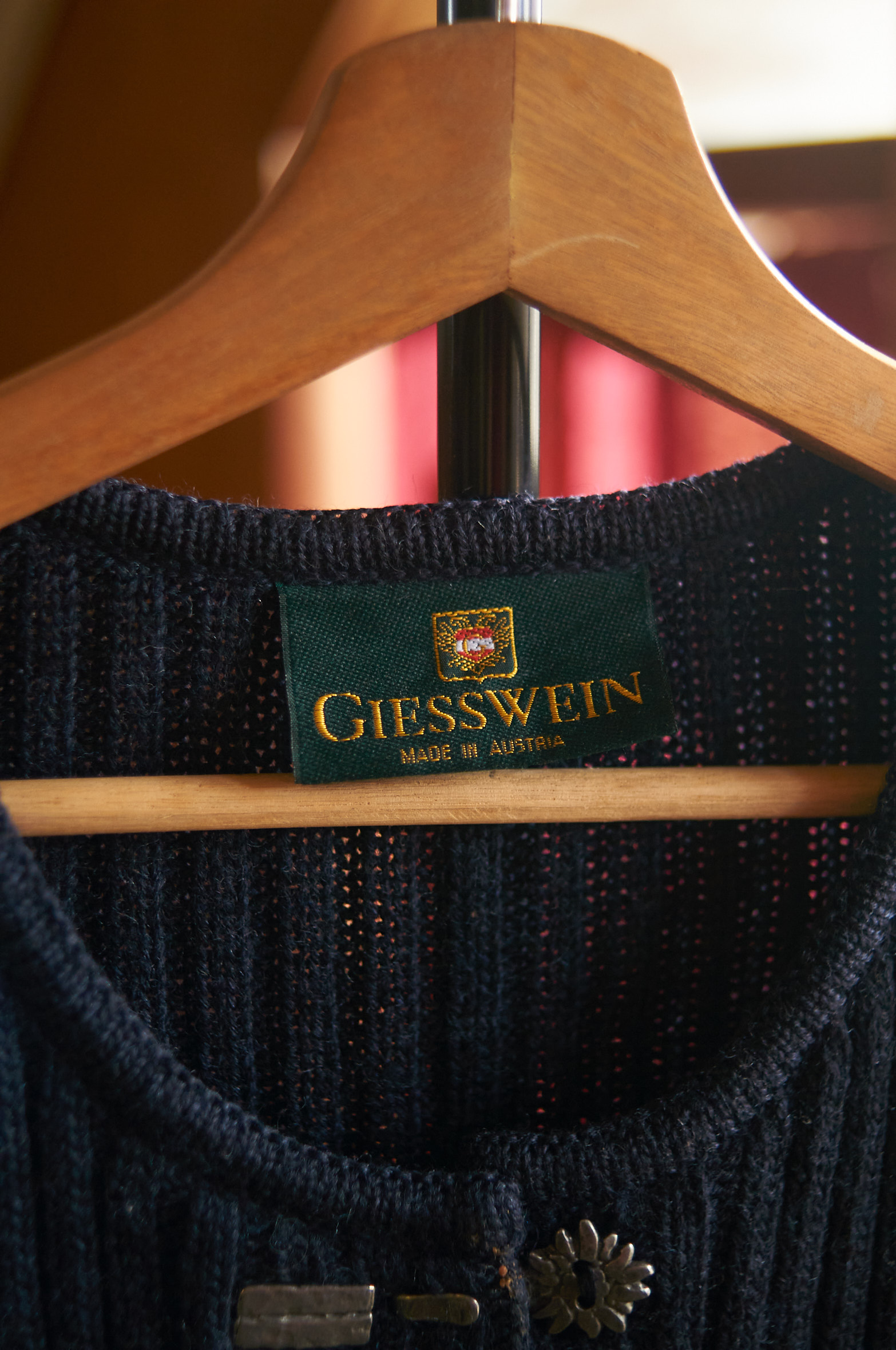 Sweater sin mangas hecho en Austria talla L o XL - Imagen 2