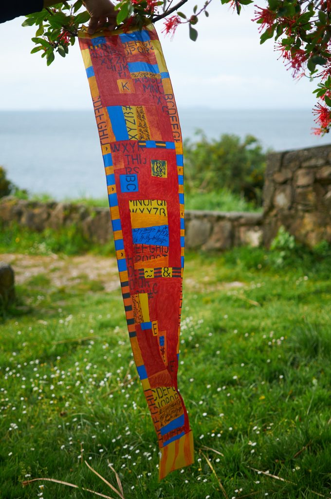 Pañuelo de seda letras