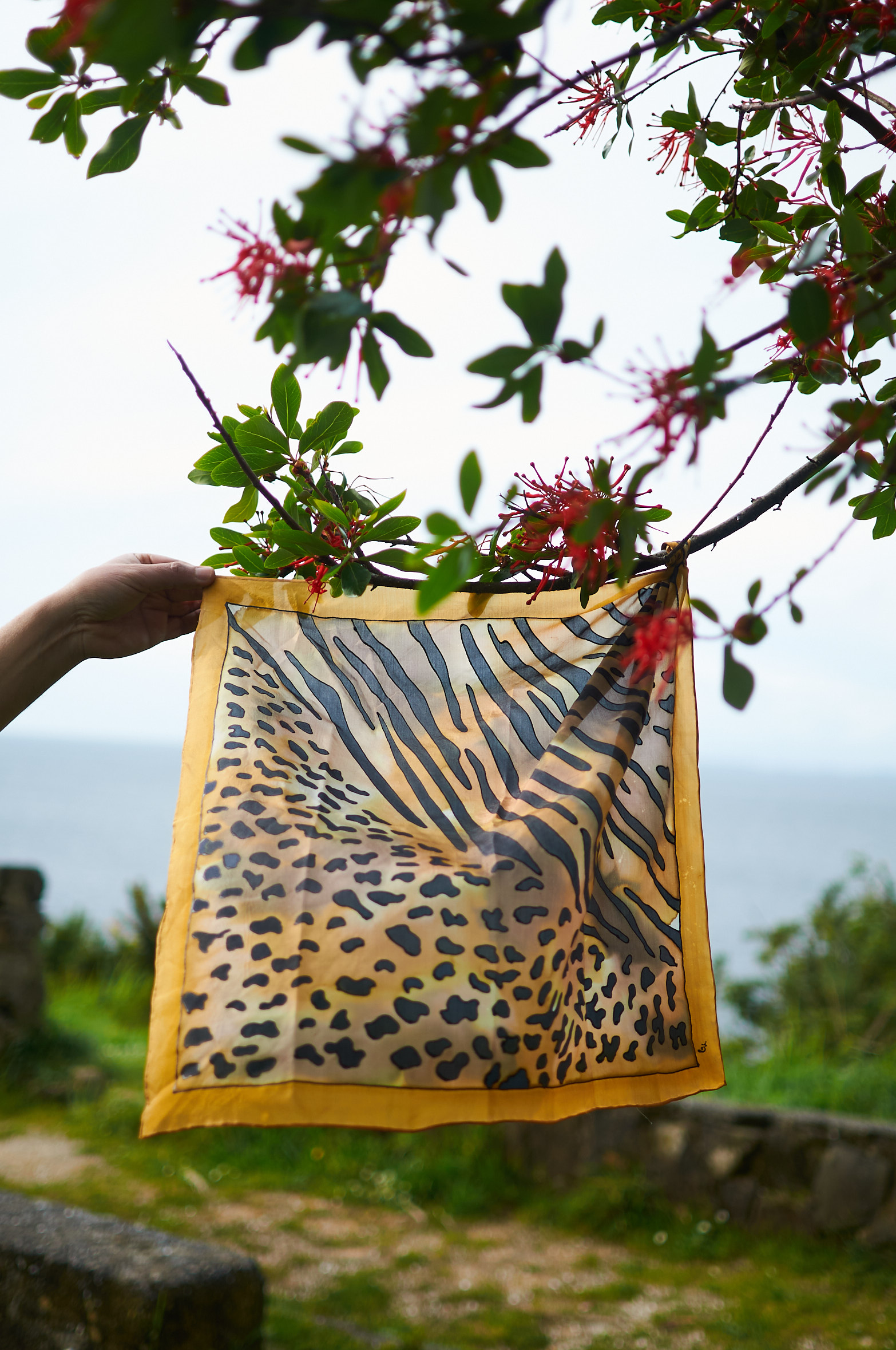 Pañuelo de seda animal print