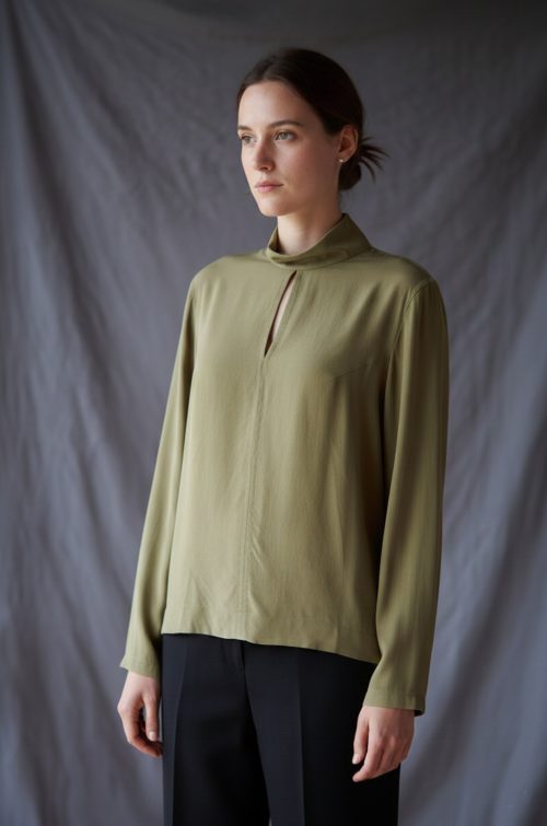 01 Blusa de seda hecha a mano en Alemania talla 44