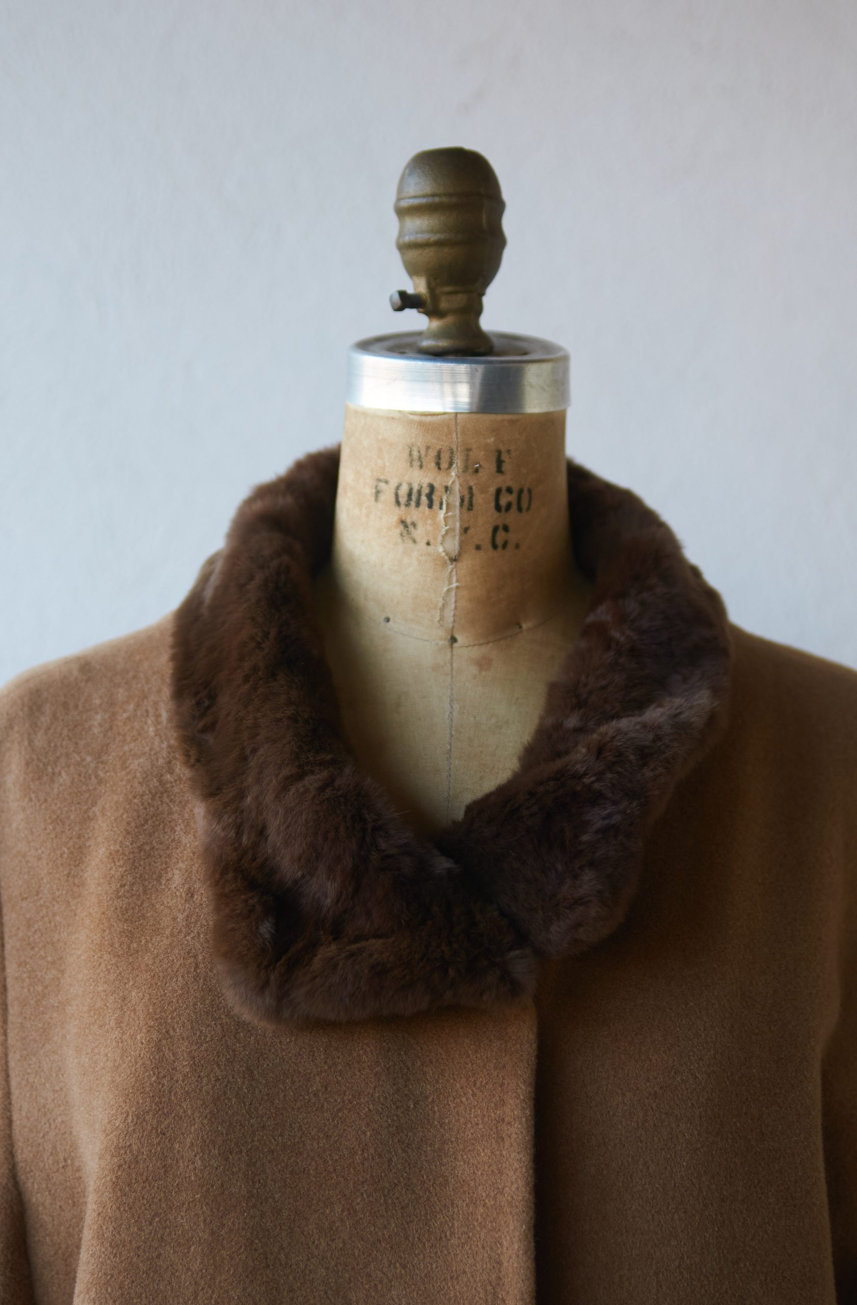 Abrigo de lana, angora y cuello de piel genuina Talla M/L mujer - Imagen 2