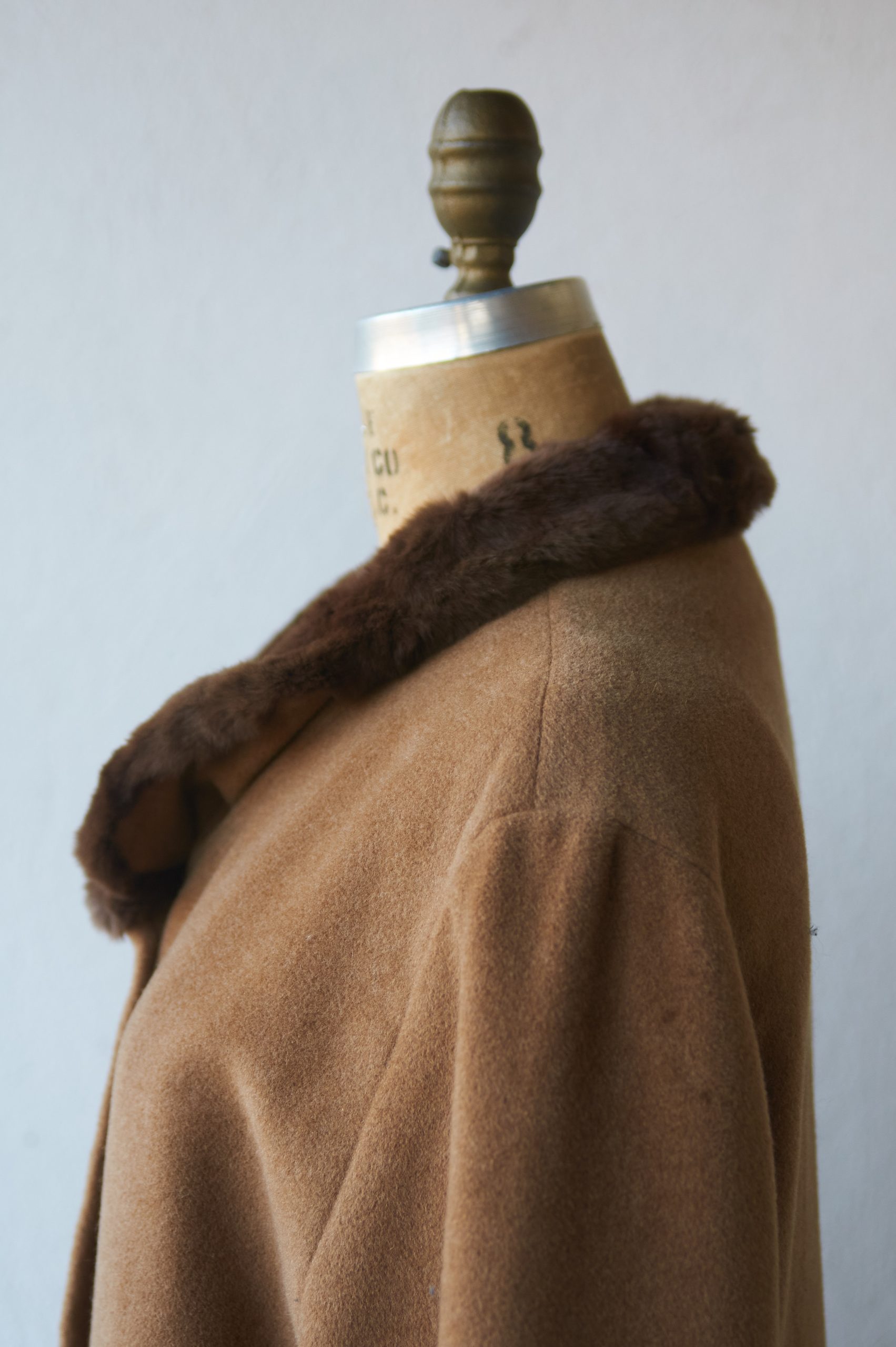 Abrigo de lana, angora y cuello de piel genuina Talla M/L mujer - Imagen 3