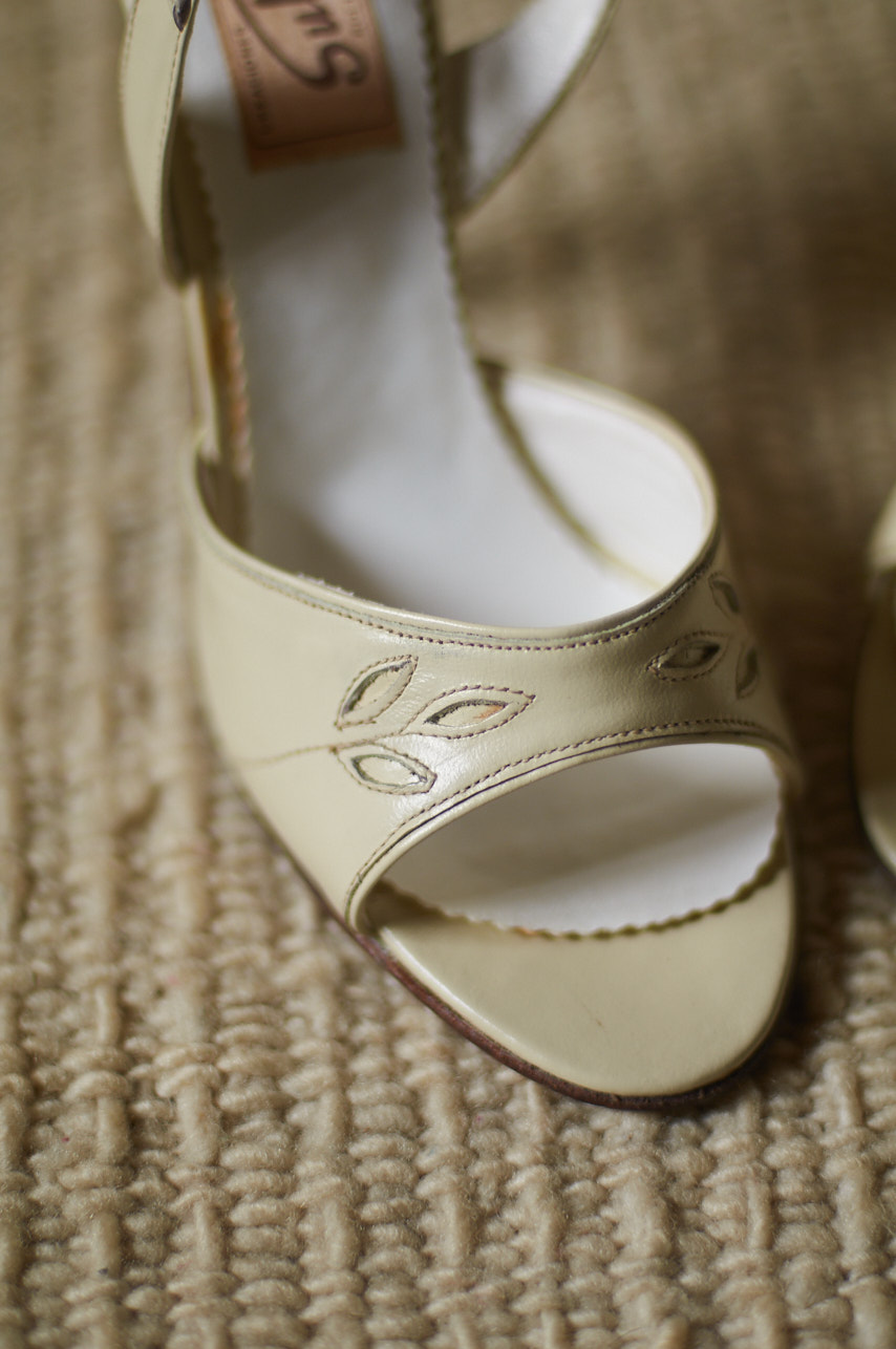 Zapatos de taco de cuero talla 35 o 22.5 cm de pie - Imagen 2